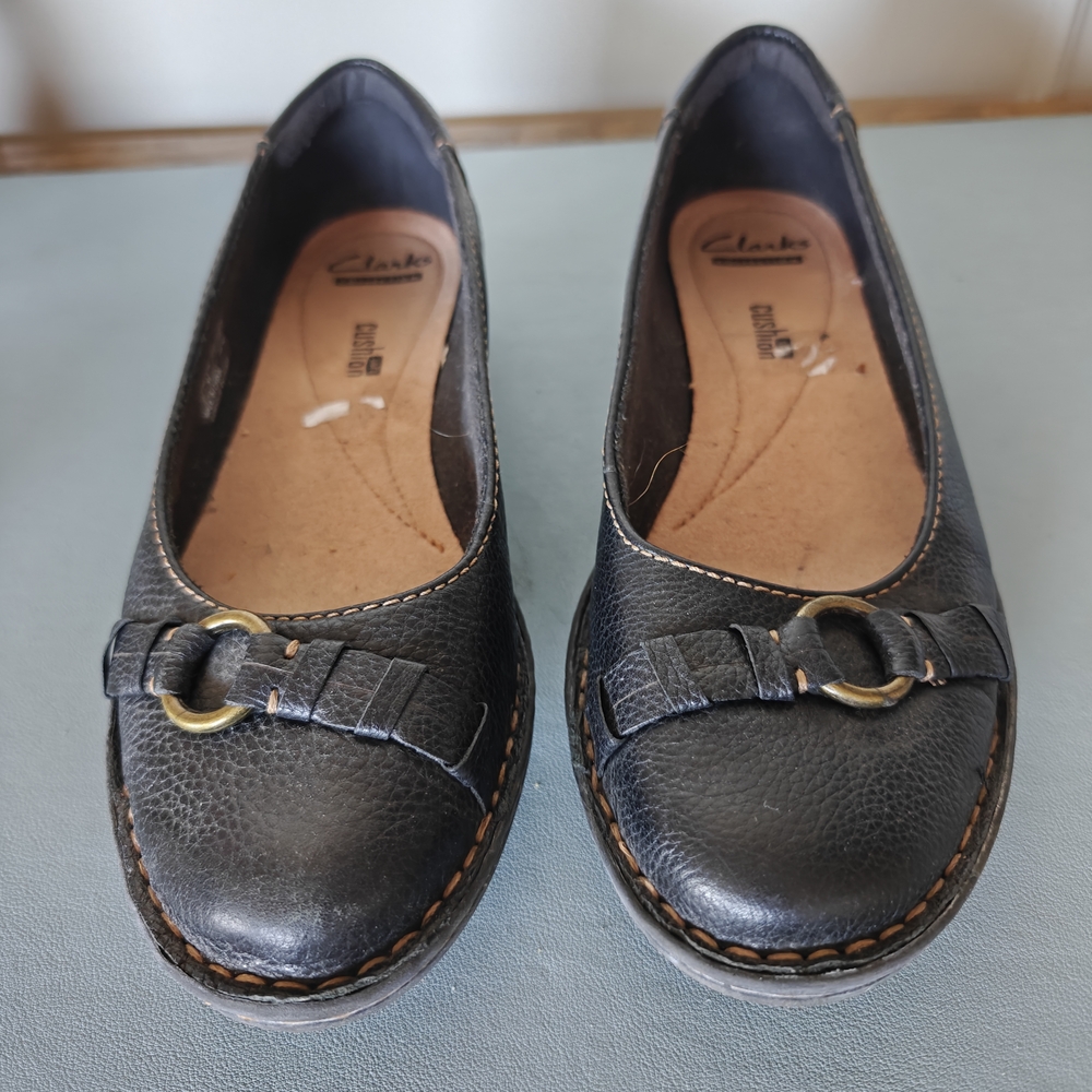 Clarks Black Leather Shoes round toe - Size 7; UK 37.5